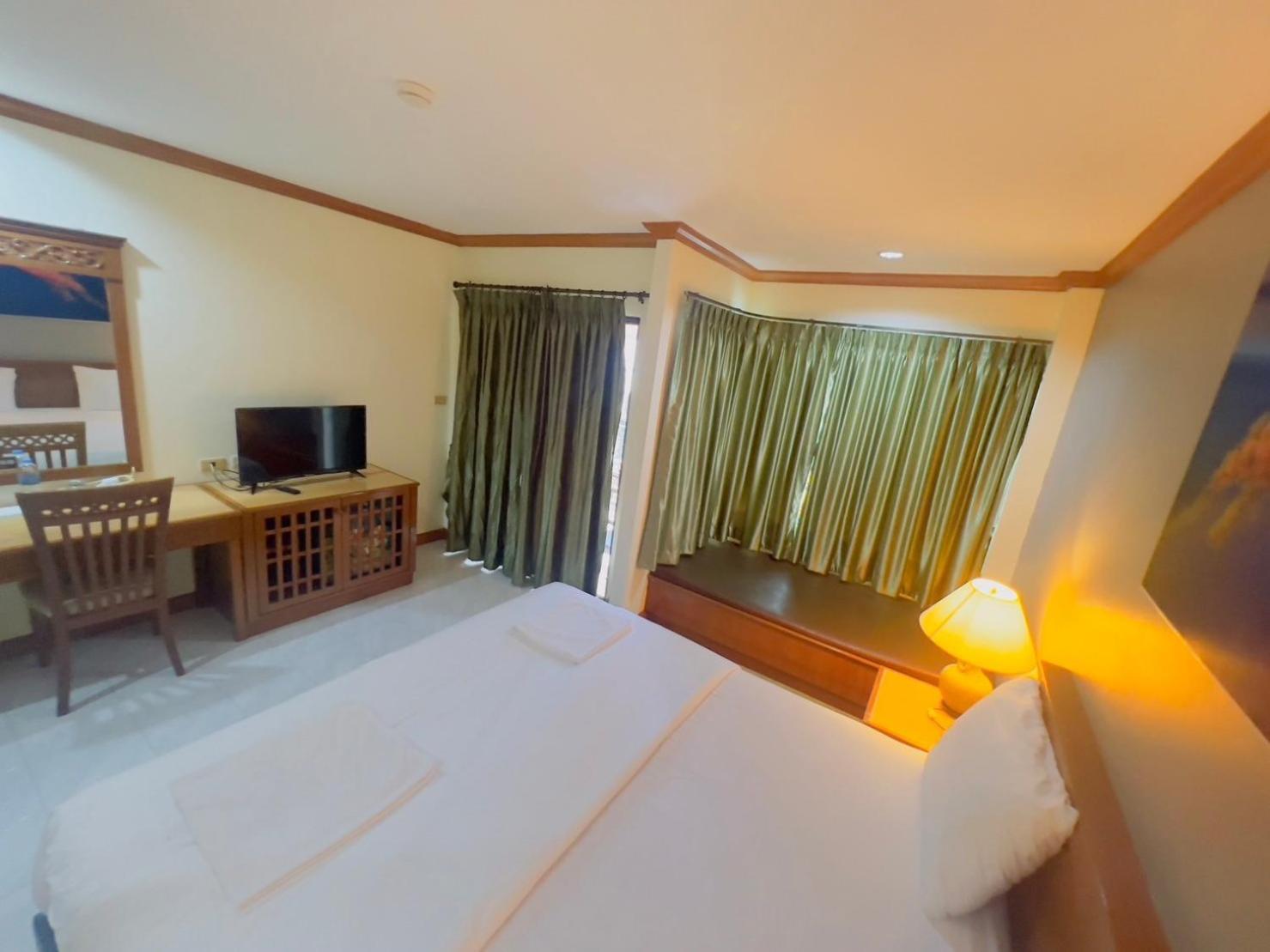 Отель Royal Vista Patong Экстерьер фото