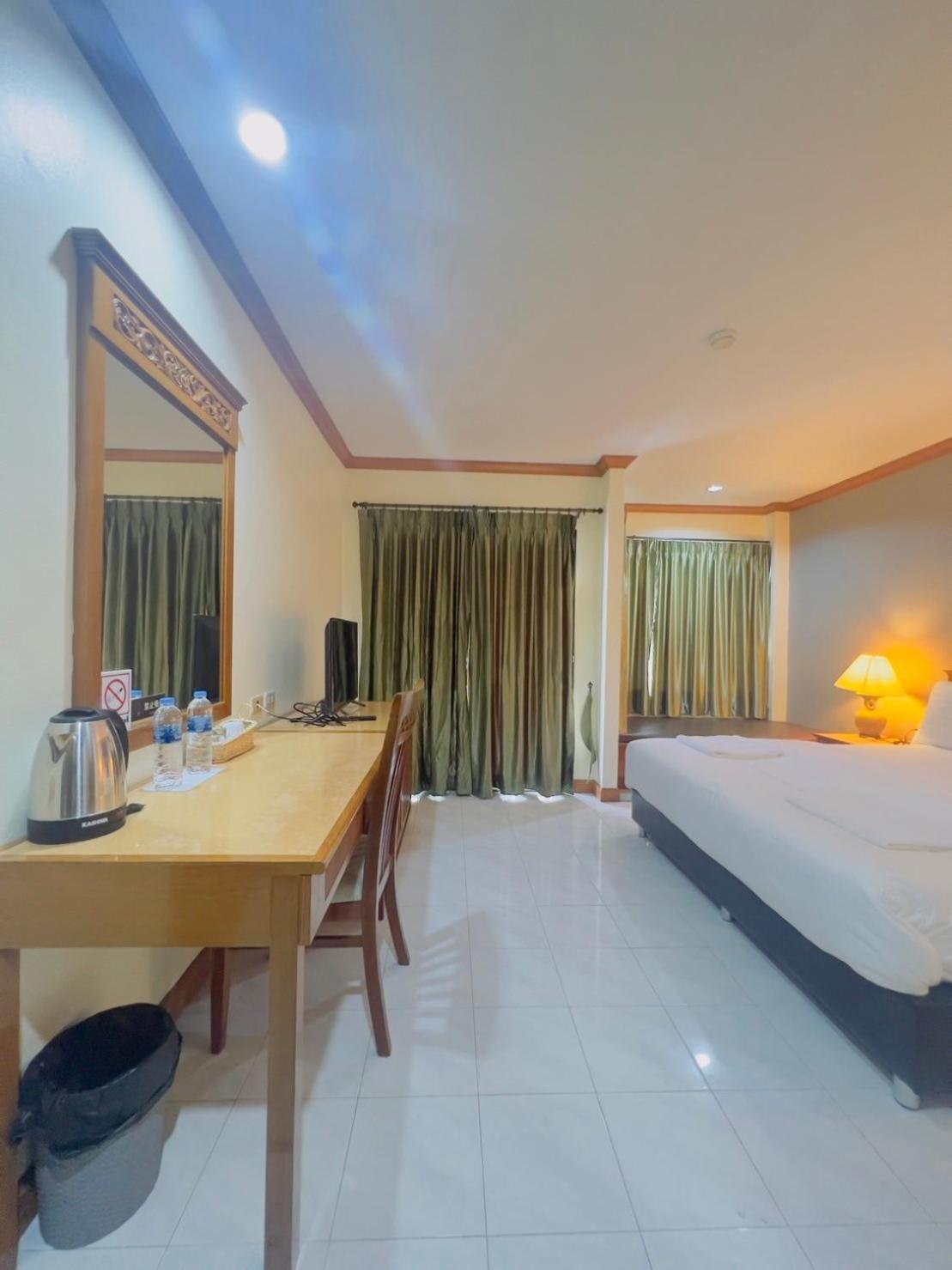 Отель Royal Vista Patong Экстерьер фото