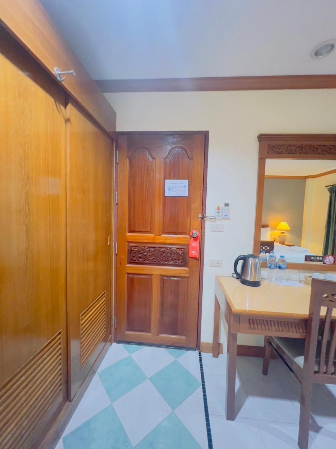 Отель Royal Vista Patong Экстерьер фото